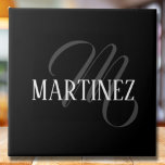 Svart Elegant Personlig efternamn | NAMN Kakelplatta<br><div class="desc">Black Elegant Personlig Namn. Du kan välja att lägga till ditt namn,  namn på en älskad person eller ett speciellt meddelande. Oavsett om det är en hjärtlig gåva till någon som är kär i dig eller en personlig behandling,  så är valet ditt.</div>