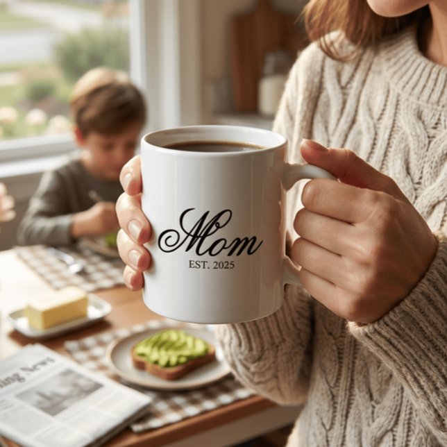 Svart elegant skript etablerad mamma kaffemugg (Skapare uppladdad)