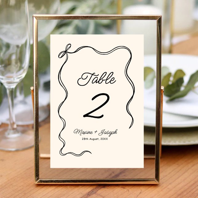 Svart & Elfenbensfärgad Handritad Båge Band Skiss  Bordsnummer (Black and ivory bow ribbon wedding table number adds elegant style and effortless seating.)