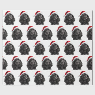 Svart engelsk cocker spaniel hund med tomtehatt presentpapper