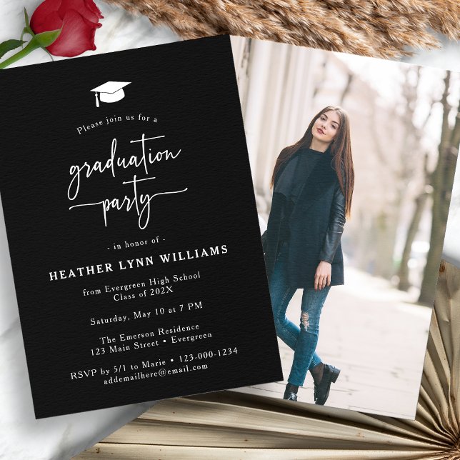 Svart Enkel Foto Examen Inbjudningar (Black Simple Photo Graduation  Party Invitation by Painted Paperie
)