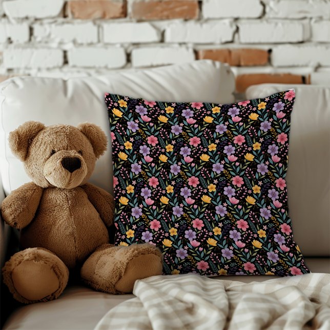 Svart enkel vildblommönster monogram kudde (Skapare uppladdad)