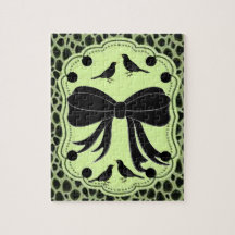 Svart fågel bugar grönt pussel alla