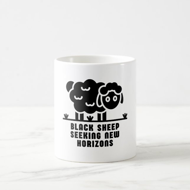Svart får som söker nya horisonter kaffemugg (Center)