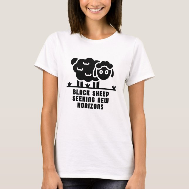 Svart får som söker nya horisonter t shirt (Framsida)