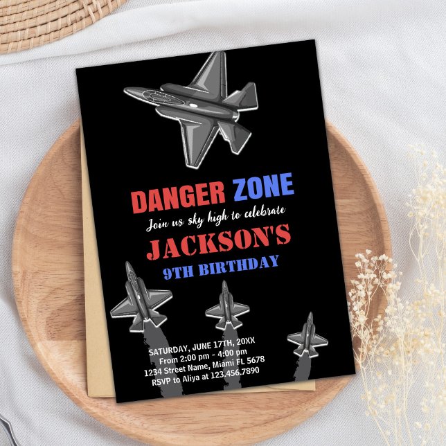 Svart fara Zona jaktare Jet-födelsedagsinbjudan Inbjudningar (Black Danger Zone Fighter Jet Birthday Invitations)