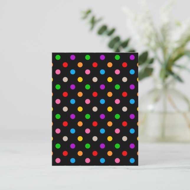 Svart Färgrik Regnbåge Prickar Design  Vykort (Stående Fram)