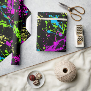 Svart färgrikt neon målar Splattermönster Presentpapper
