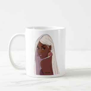 Svart flicka med vitt hår och rosa grapefruktörhän kaffemugg