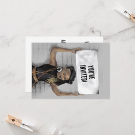 Svart flicka som håller en skylt inbjudningar