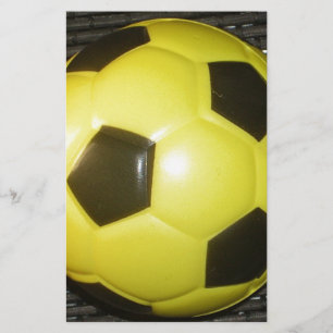 Svart fotboll och Gult