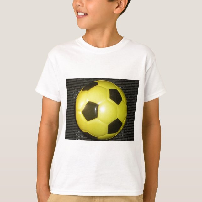 Svart fotboll och Gult T Shirt (Framsida)