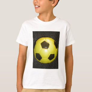 Svart fotboll och Gult Tee Shirt