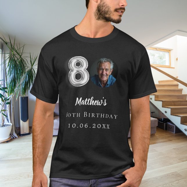Svart foto av silver på 80-årsdagen t shirt (Skapare uppladdad)