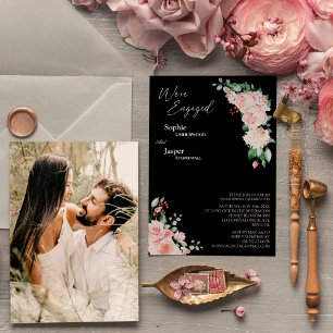 Svart foto med Blommigt Vi är engagerade Inbjudningar