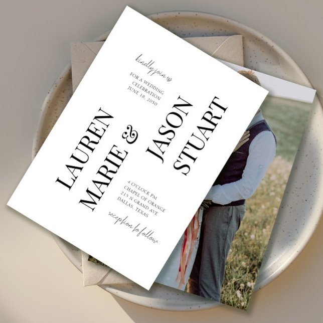 Svart foto med minimalistisk typografi i Bröllop Inbjudningar (Skapare uppladdad)