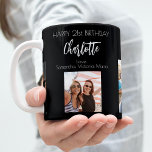 Svart foto namn från födelsedagspart kaffemugg<br><div class="desc">En gåva från vänner för en kvinnas 21:a födelsedag, som firar hennes liv med tre av dina foton av henne, hennes vänner, familj, intresse eller husdjur. Anpassa och lägg till namn, 21 år och namn. Vit färgad brev. En chic, klassisk svart bakgrund. Hennes namn är skrivet med ett modernt handskript...</div>