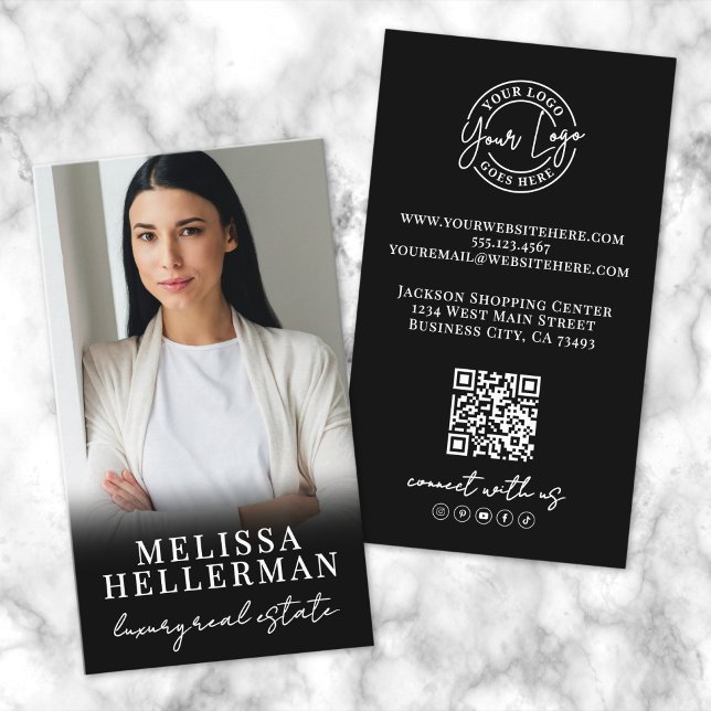 Svart Foto QR-kod Skript Logotyp Vertikal Visitkort (Black Photo QR Code Script Logo Vertical Business Card)