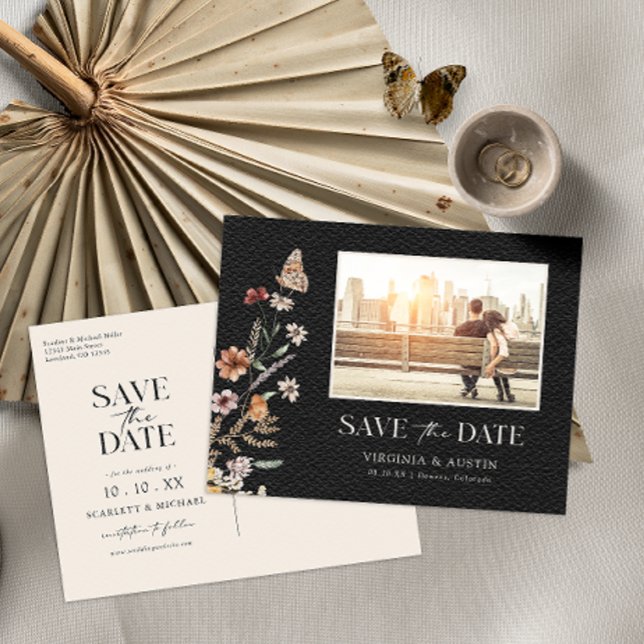 Svart Foto Save The Date Julkort Vykort (Photo Black Boho Floral Save The Date Postcard with Butterfly by Painted Paperie
)