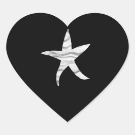 Svart-grå-vit sjöskal avslappnat bröllop hjärtformat klistermärke