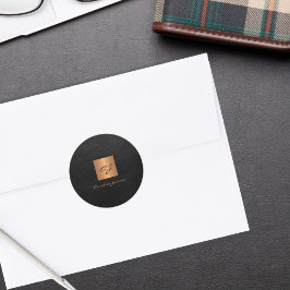 Svart guld elegant skript monogramnamn läder runt klistermärke