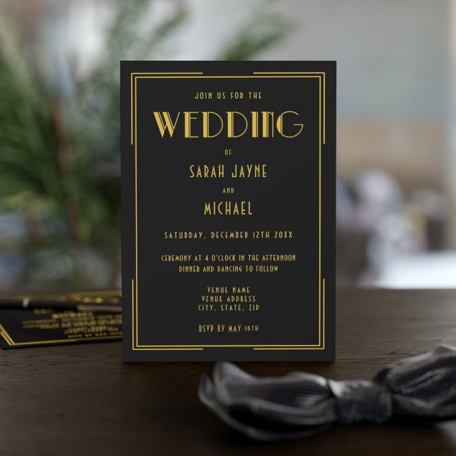 Svart Guld Gatsby Deco Stil bröllopsinbjudningar Inbjudningar (Add your details to this black and gold 1920s themed wedding invitation)