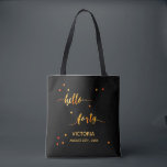 Svart guld hej 40 namn-skript på 40 födelsedagar tygkasse<br><div class="desc">Elegant och modern för en 40-årsflicka. Chic svart bakgrund och faux guld text skriven med ett handskript i trendig stil: hej fyrtio. Med gyllene prickar som dekoration. Mallar för namn och dejt,  guldbrev.</div>
