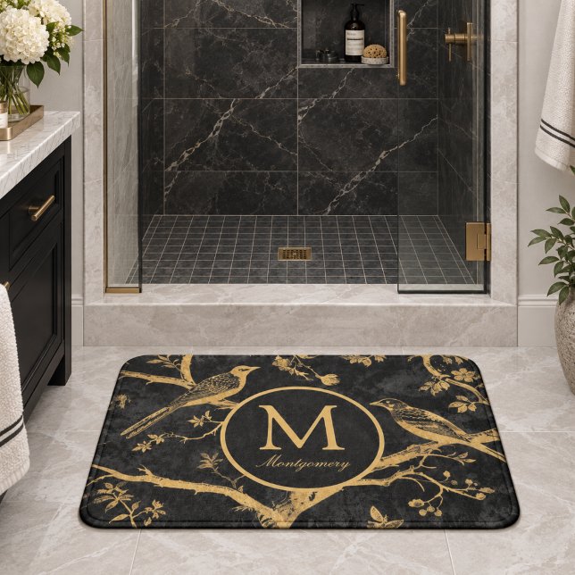 Svart Guld Monogram  Badrumsmatta (elegant chic black and gold birds toile style bath mat with custom monogram initial and family name)