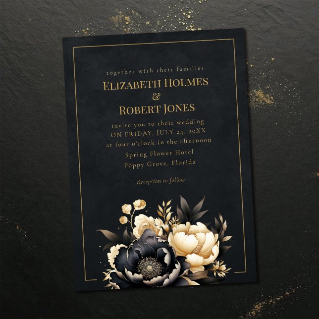 Svart & Guld Pion Gothic Bröllopsinbjudan Inbjudningar (Black & Gold Peony Gothic Wedding Invitation on a dark vintage wedding table)