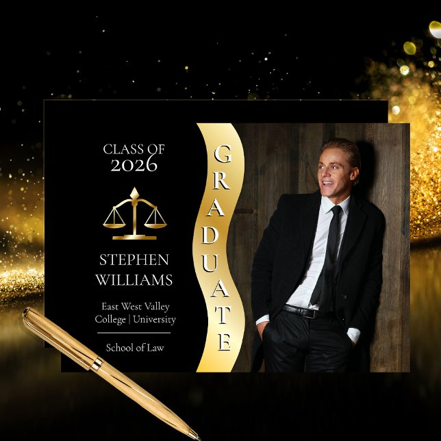 Svart | Guld Student Wave Law Grad Meddelande (Black and Gold Tone Graduate Law School | Justice Graduation Photo Announcement - Print | Digital)