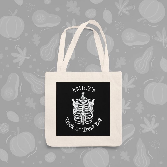 Svart Halloweentryck eller Bus eller Godis Fladder Tygkasse (Fun Halloween custom trick or treat personalized bag.)