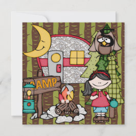 Svart hårflicka som campar födelsedaginbjudningar inbjudningar