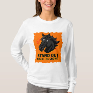 Svart Häst Med Text Stick Ut Från Massan T Shirt