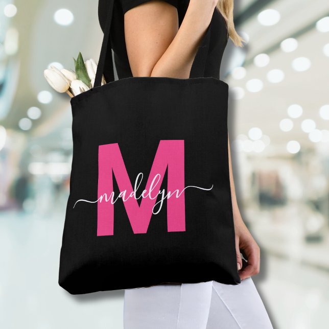 Svart het rosa modernt typsnittsnamn monogram tygkasse (Black Hot Pink Modern Script Name Monogram Tote Bag)
