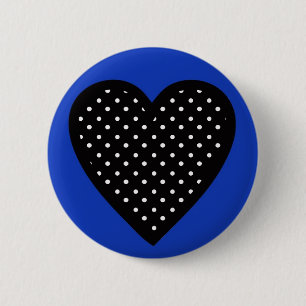 Svart hjärta med polka dots på blåttbakgrund knapp