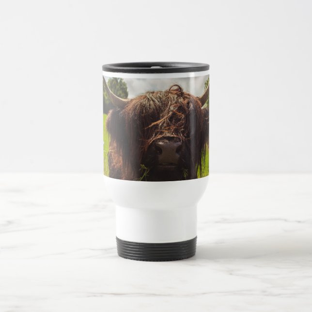 Svart höns med bete grönt fält sol med ljus resemugg (Center)