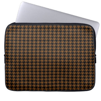 Svart Houndstooth på brunt Laptop Sleeve