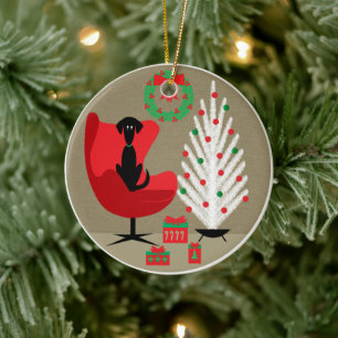 Svart hund i julrum i mitten av seklet julgransprydnad keramik