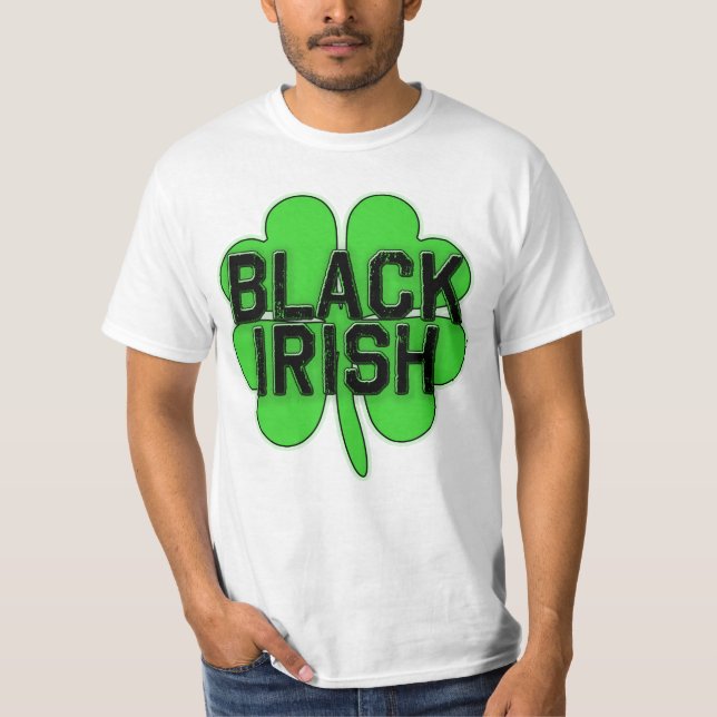 Svart irländare med den stora shamrocken för st t shirt (Framsida)