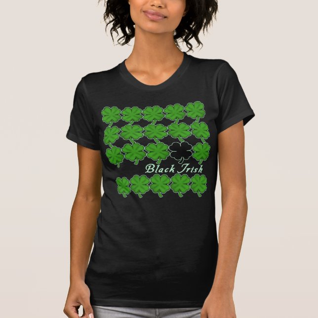 Svart irländare med massor av Shamrocks Tee (Framsida)