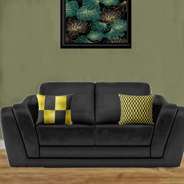 Svart-IV med guldpaneler Kudde (Bring a fresh new look to your sofa, with these two-sided throw pillows!)