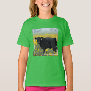 Svart kalv i ett fält med solrosor t shirt