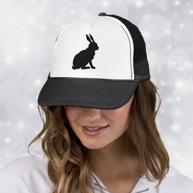 Svart kanin siluett keps (Black silhouette of sitting bunny rabbit with big ears on ball cap.)