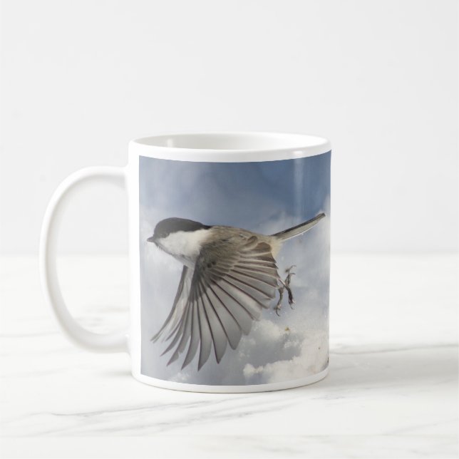 Svart-kapad Chickadee under flygning Kaffemugg (Vänster)