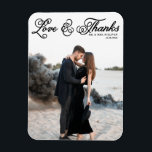 Svart Kärlek och tack Söt Photo Bröllop Magnet<br><div class="desc">Gratulerar till kärlek och visa tacksamhet med anpassadets fotot bröllop tack till er magnet! Denna unika keepy är en perfekt för att påminna dina kära om din speciella dag samtidigt som du uttrycker ditt innerliga tack på ett minnesvärt sätt. Det här fototacket som du använder har ett strålande skript. Anpassa...</div>
