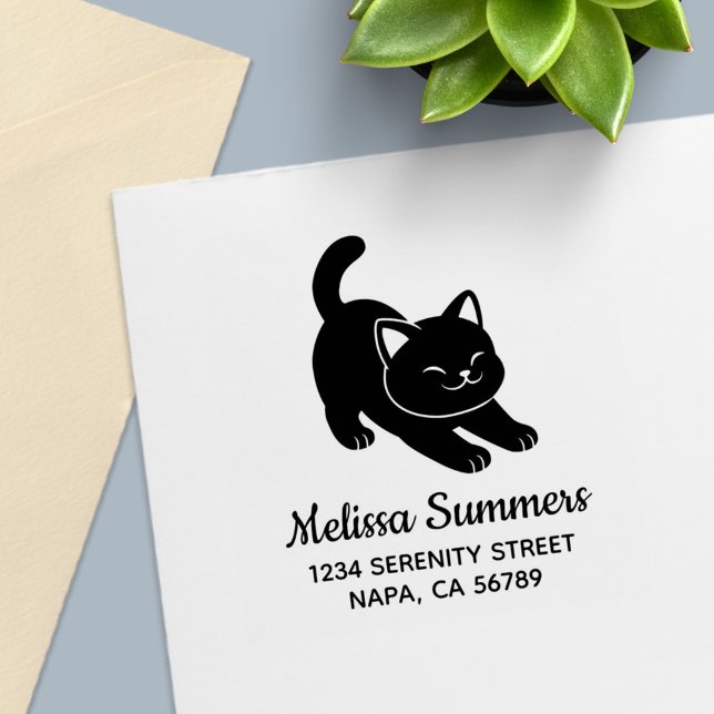 Svart katt-adress som sträcker sig självfärgande stämpel (Skapare uppladdad)