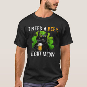 Svart katt dricker öl St Patricks Day för irländar T Shirt