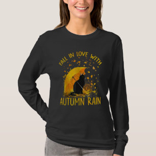 Svart Katt Förälskad I Höstregn T Shirt