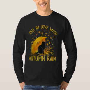 Svart Katt Förälskad I Höstregn T Shirt
