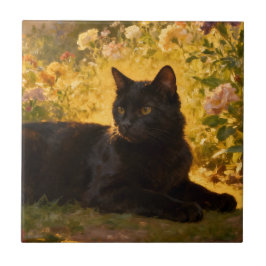 Svart katt i blommorna I Kakelplatta